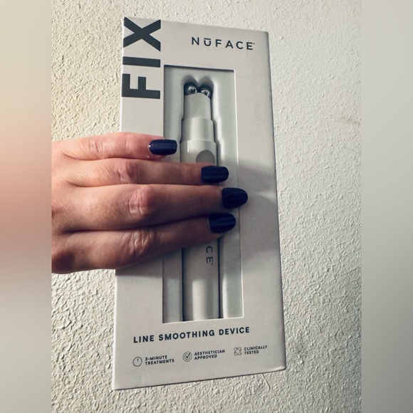 NuFace Line Smoothing Device - Picture 1 of 3